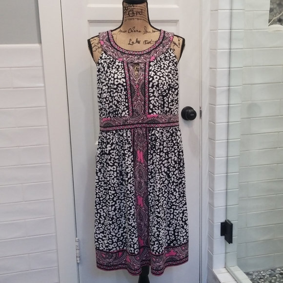 Halter-style dress with empire waist - Picture 6 of 8
